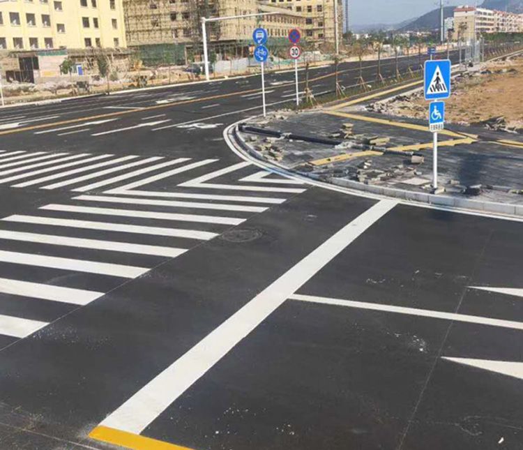 交通设施的的精品-道路划线机